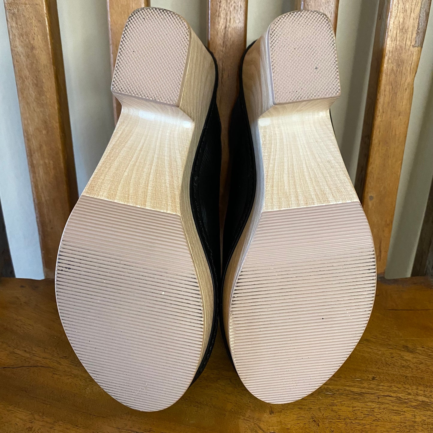Chinese Laundry Black Leather Platform Clogs with Natural Wood Accents Size 7.5