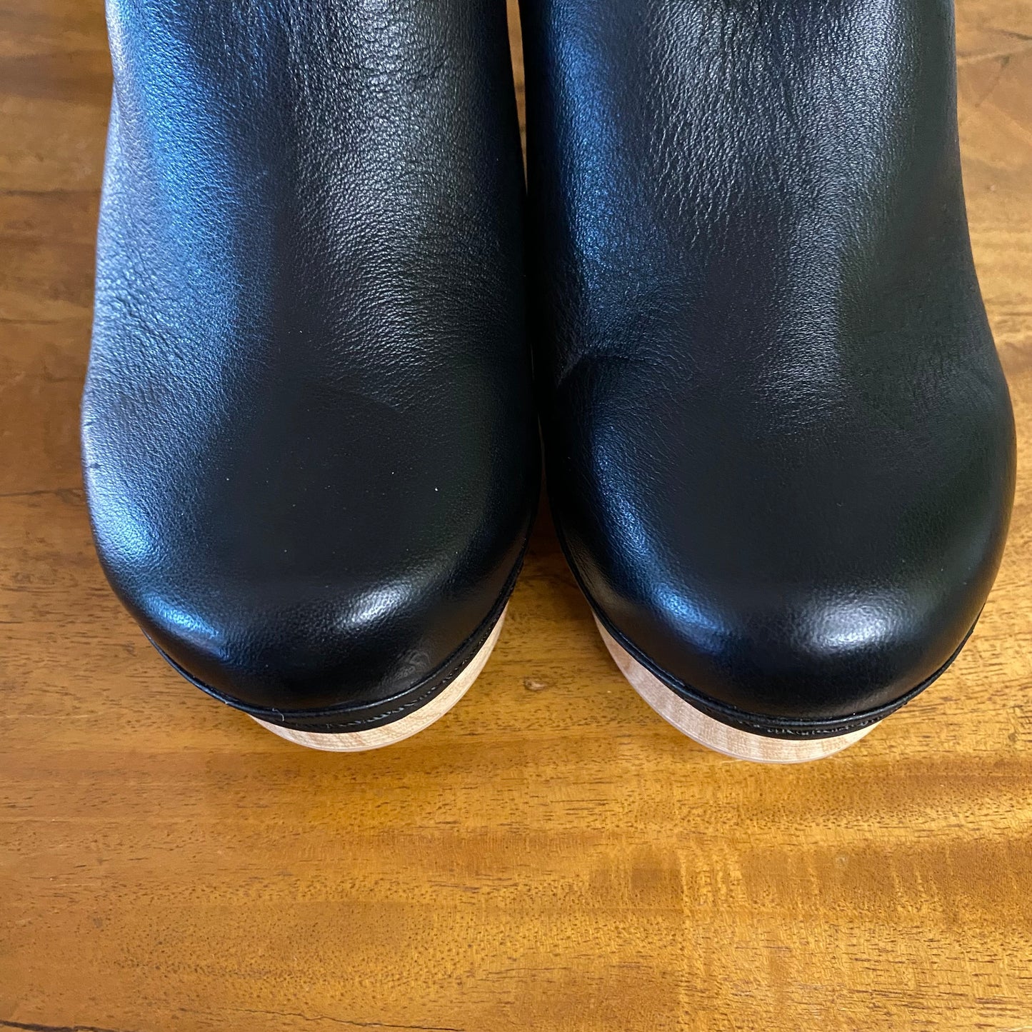 Chinese Laundry Black Leather Platform Clogs with Natural Wood Accents Size 7.5